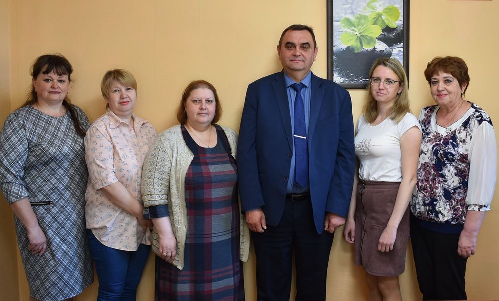 Глава района А.Н.Сапогов поздравил с Днем социального работника.