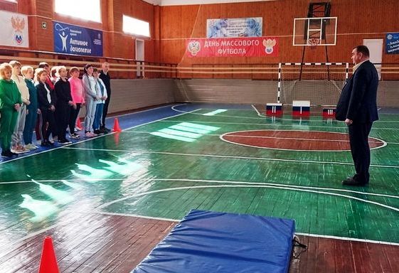 Команда педагогов Демянской средней школы победила на муниципальном фестивале ГТО среди педагогических работников.