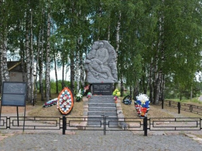 Памятник воинам – десантникам.