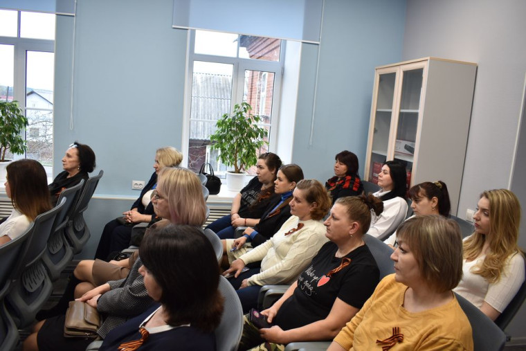 Сегодня в п.Демянск прошло заседание Женского клуба при центре занятости населения.