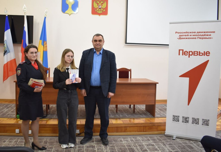 25 апреля в Администрации округа прошло торжественное вручение паспортов гражданина России.
