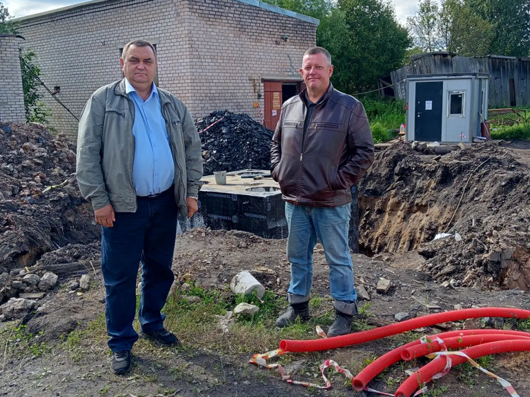 В Демянском округе продолжается активная работа по благоустройству общественных пространств и развитию социальной инфраструктуры.