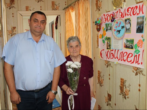 Сегодня жительница п.Демянск Тамара Спиридоновна Боганова отмечает 85‑летний юбилей!.