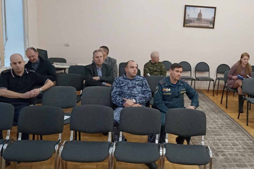 В Администрации округа состоялось совместное заседание антитеррористической комиссии Демянского муниципального округа и оперативной группы.